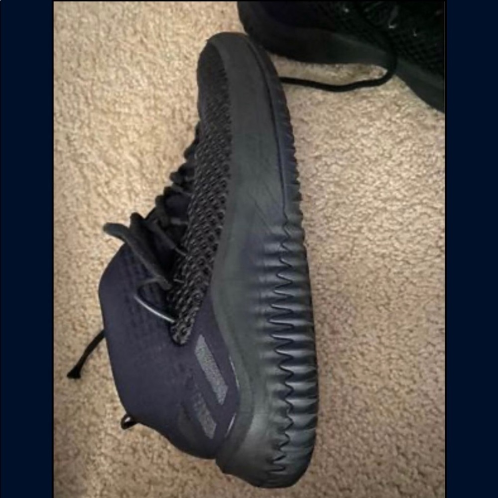 Size 7 adidas Dame 4 J basketball shoes